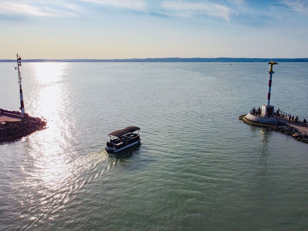 Elektromos Pontoon Hajóbérlés Balaton 1